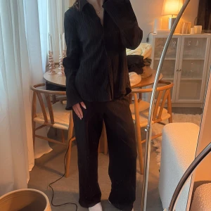 Set  - Från Gina. S i skjortan och XS i byxan 🥰