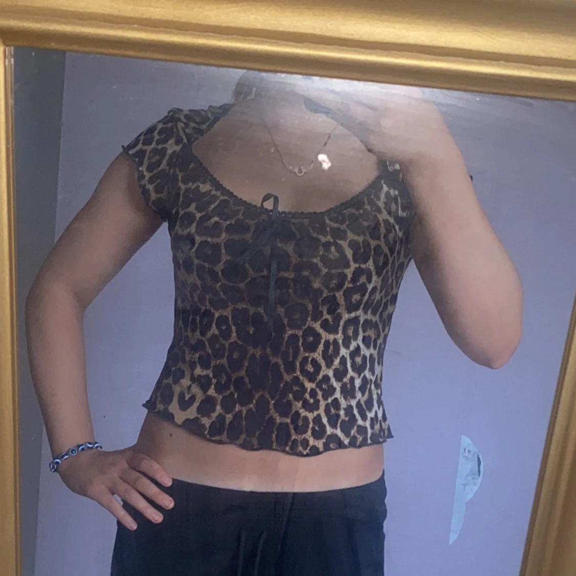 Leopardmönstrad topp med spetsdetaljer - 1