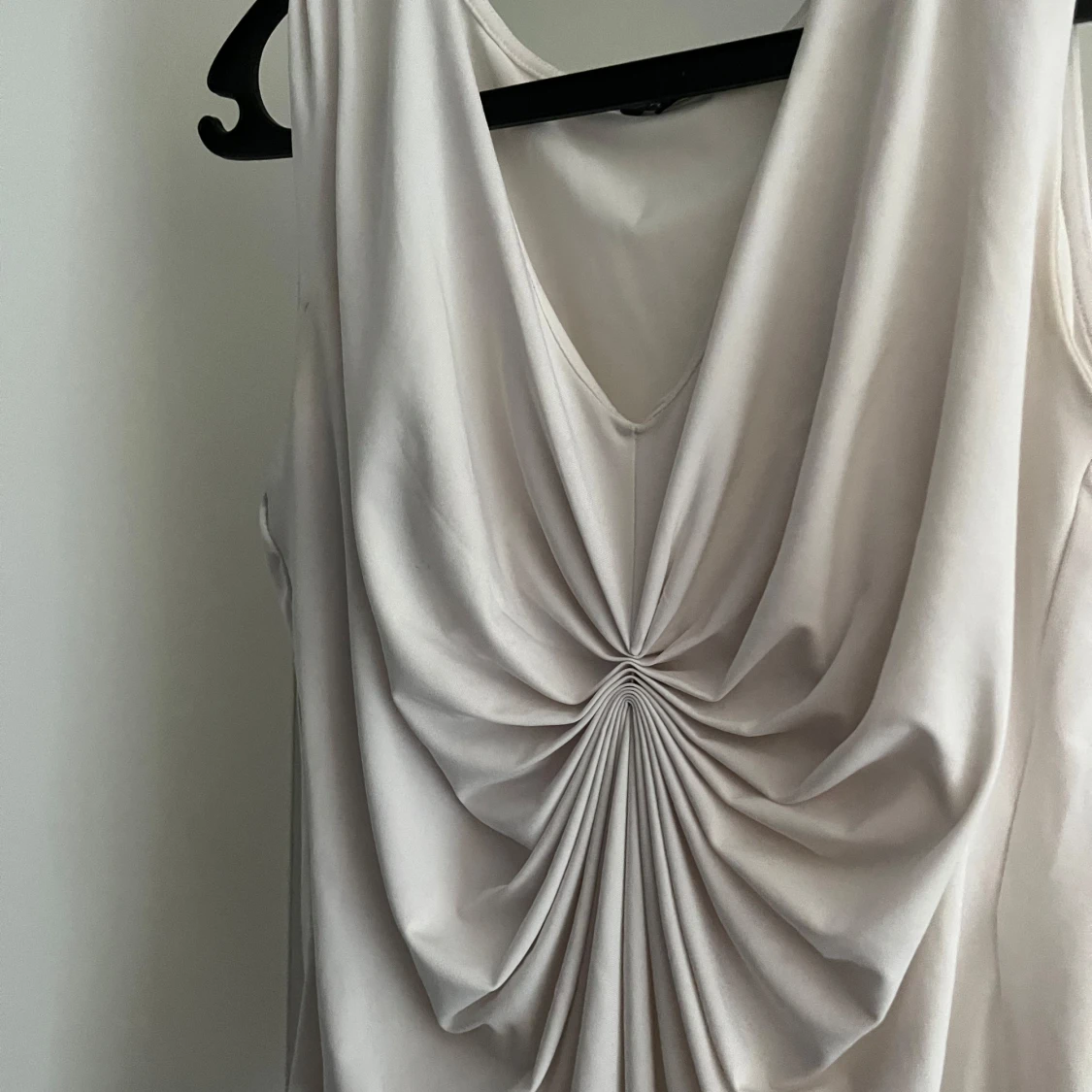 Vit ärmlös topp - 1