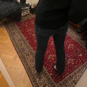 Mörkblå jeans - Snygga mörkblå jeans! Jag säljer dom för ja använder dom så sällan🥰
