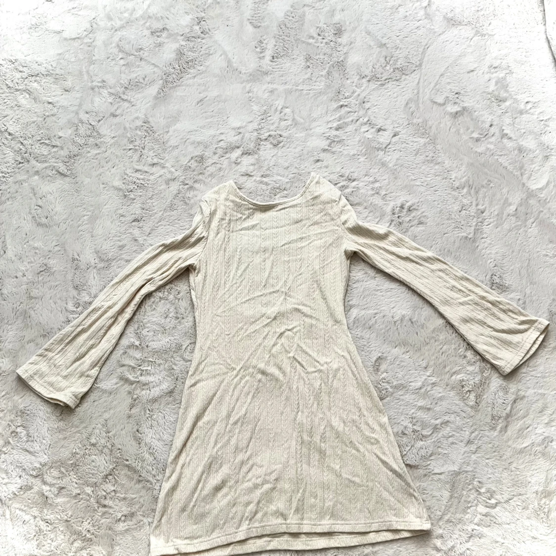 Beige ribbad klänning