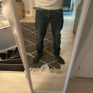 Nudie Jeans - Säljer ett par nudie jeans i storlek: W 31 L32 - modell: Lean Dean - skick: 10/10 - nypris 1599 - mitt pris 524 - kan sänka vid snabb affär 