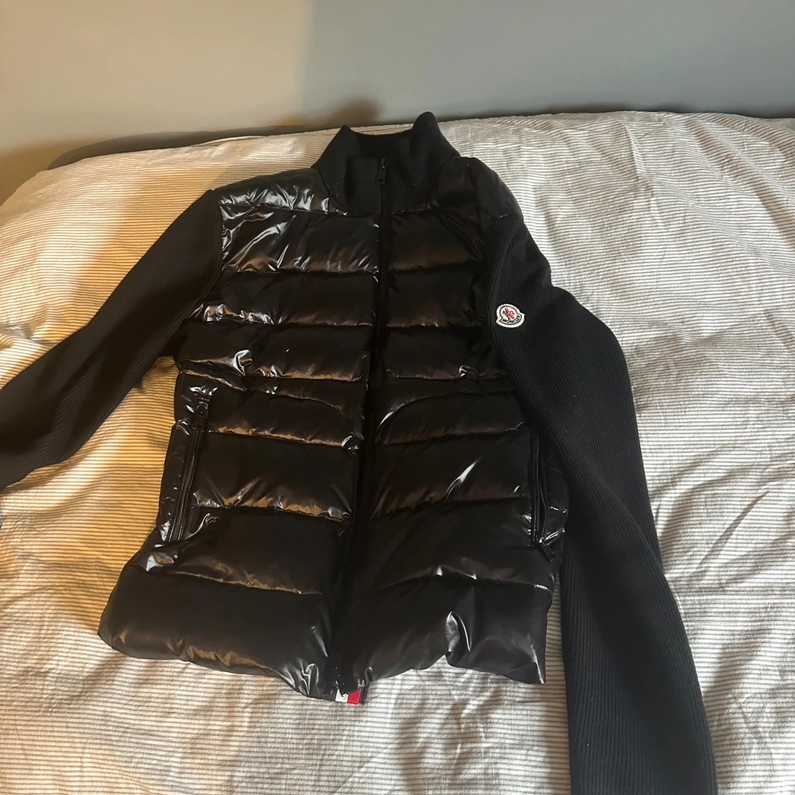 Svart pufferjacka