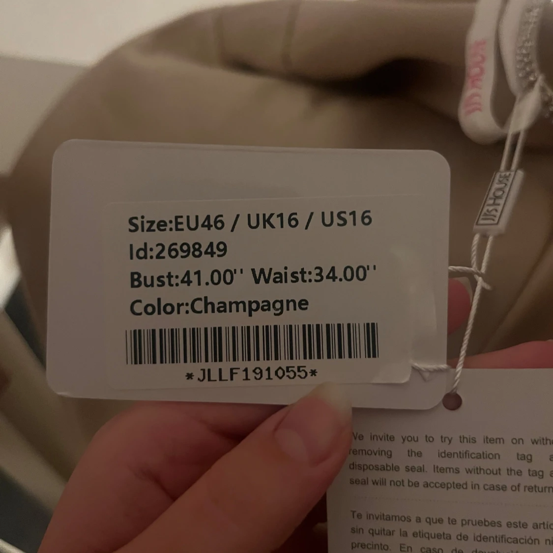 Champagnefärgad långklänning med glittriga axelband från JJ's House - 4