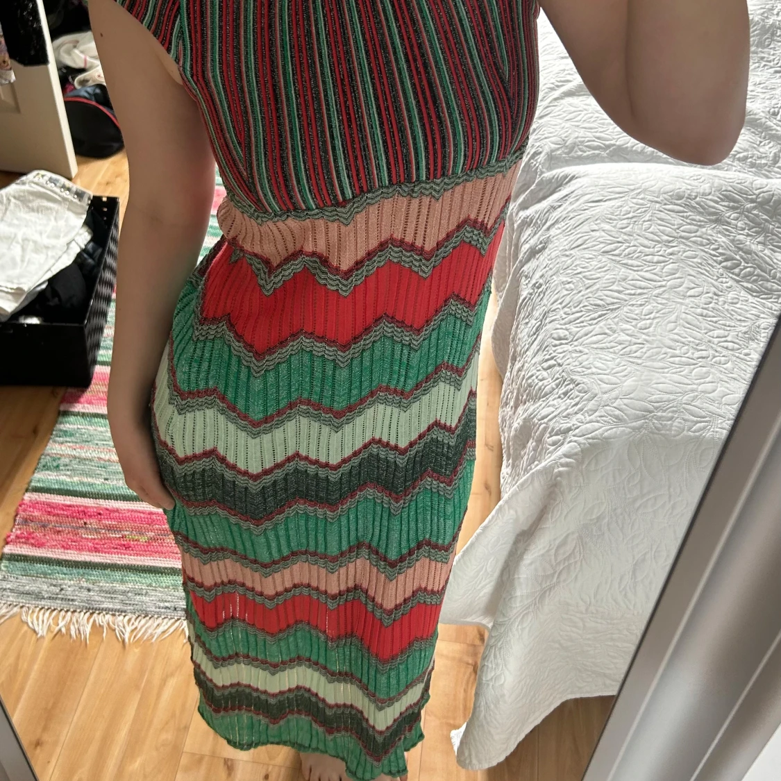 Färgglad långklänning med zigzag-mönster - 1