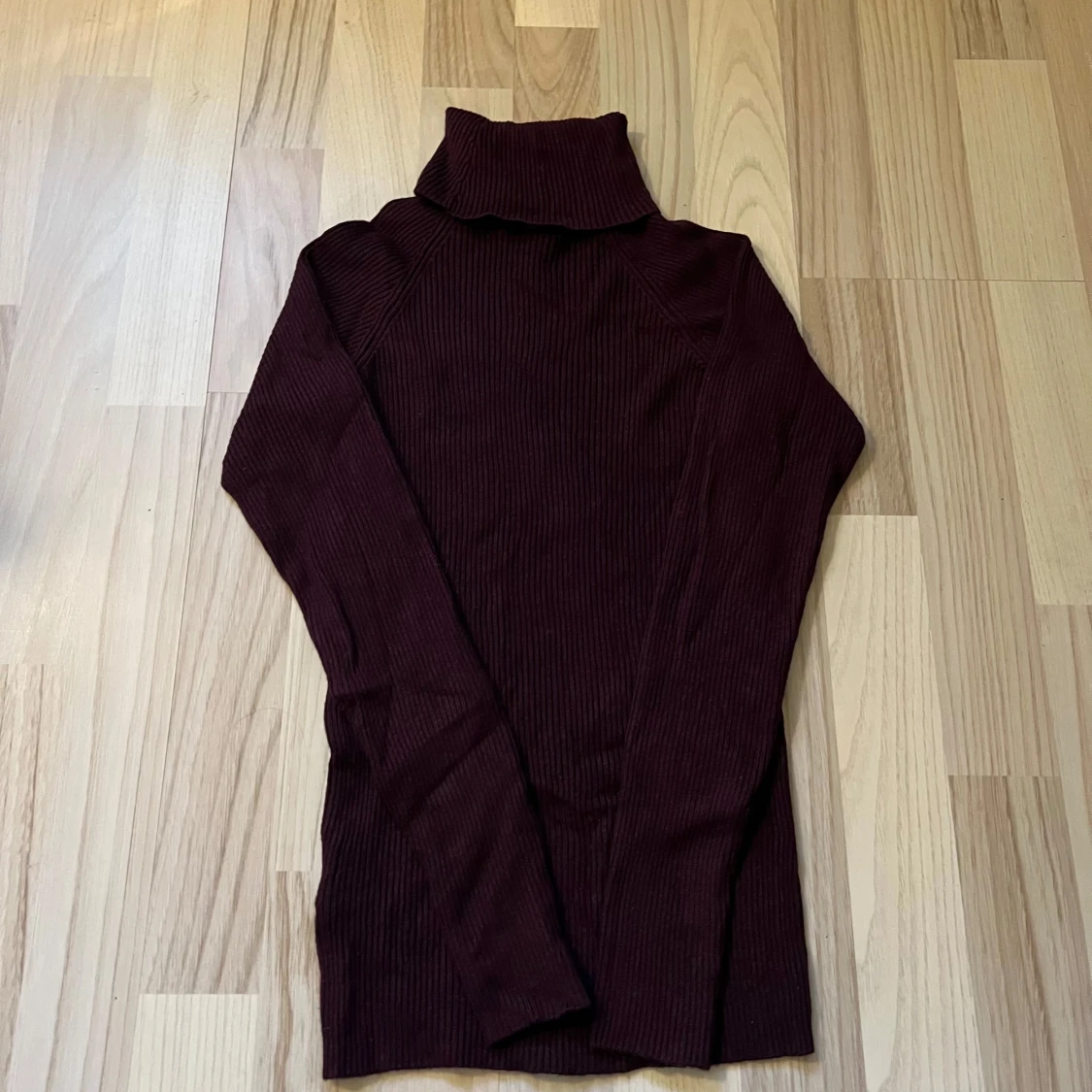 Vinröd polotröja - 1