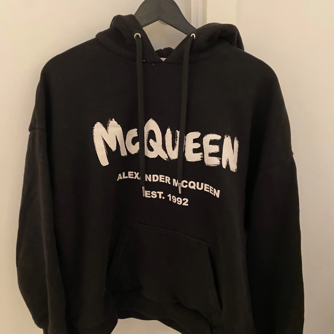 Svart hoodie från Alexander McQueen