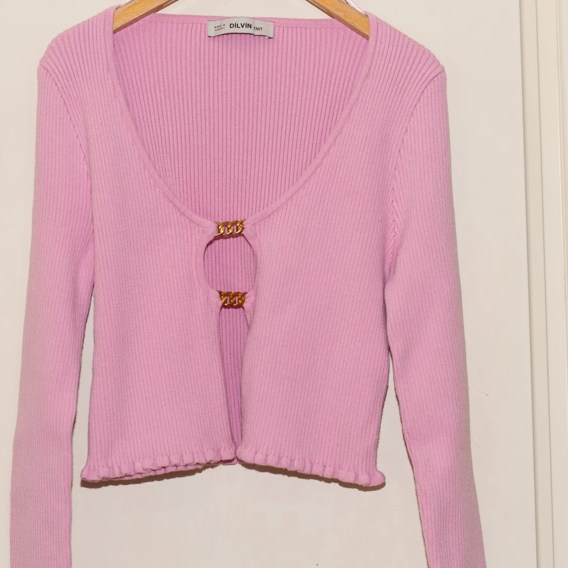 Rosa ribbad topp med gulddetaljer - 2