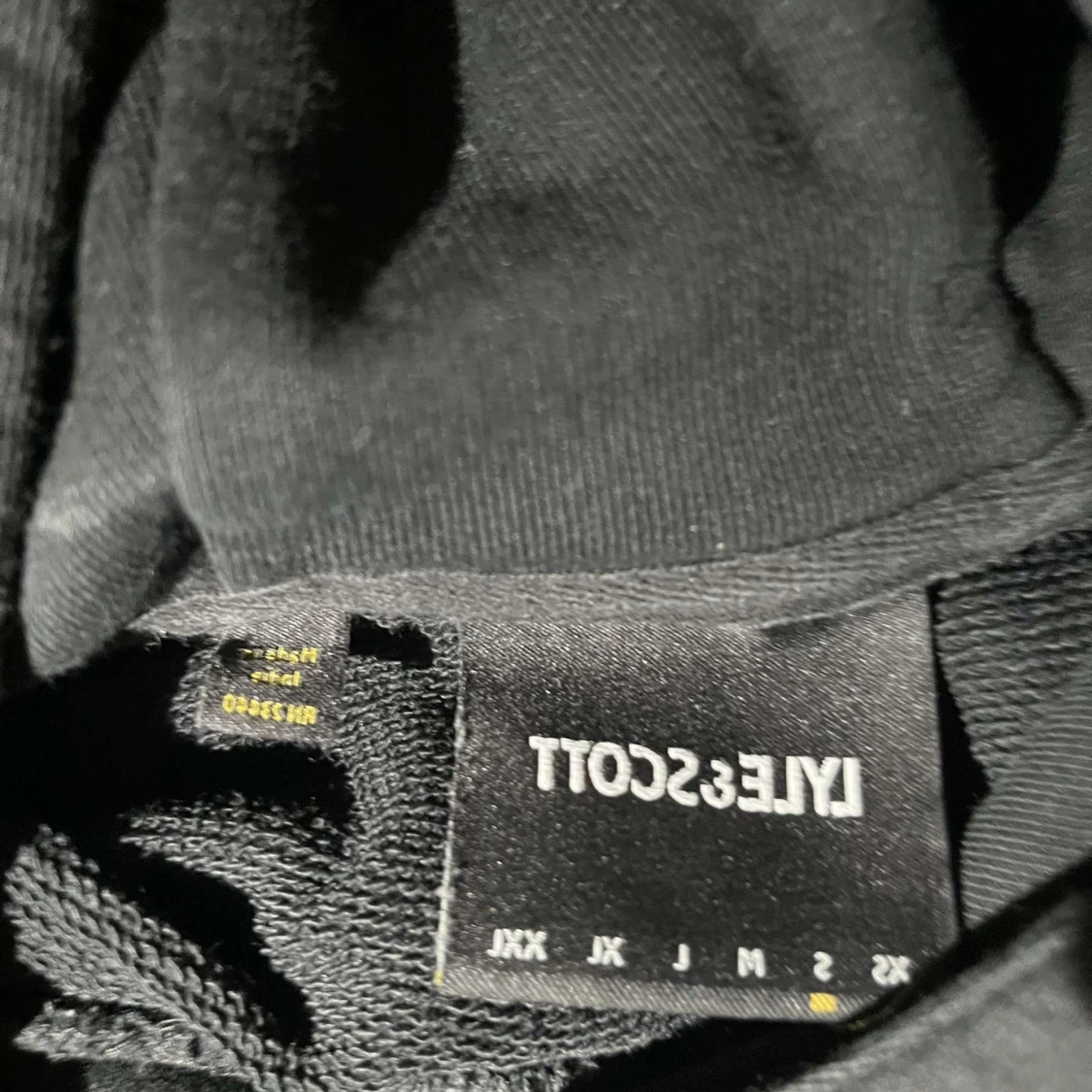 Svart hoodie från Lyle & Scott - 3