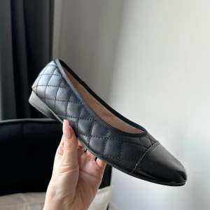Ballerinaskor - Ballerinaskor i storlek 39. Använda en gång