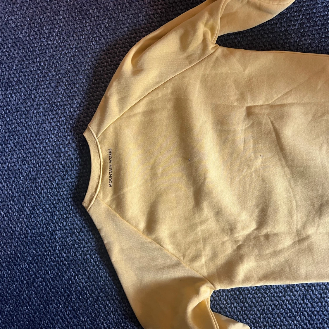 Gul sweatshirt från Mountain Works XS - 3