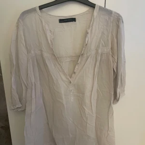 Blus från Zara - blus ifrån Zara med fin mönstring 
