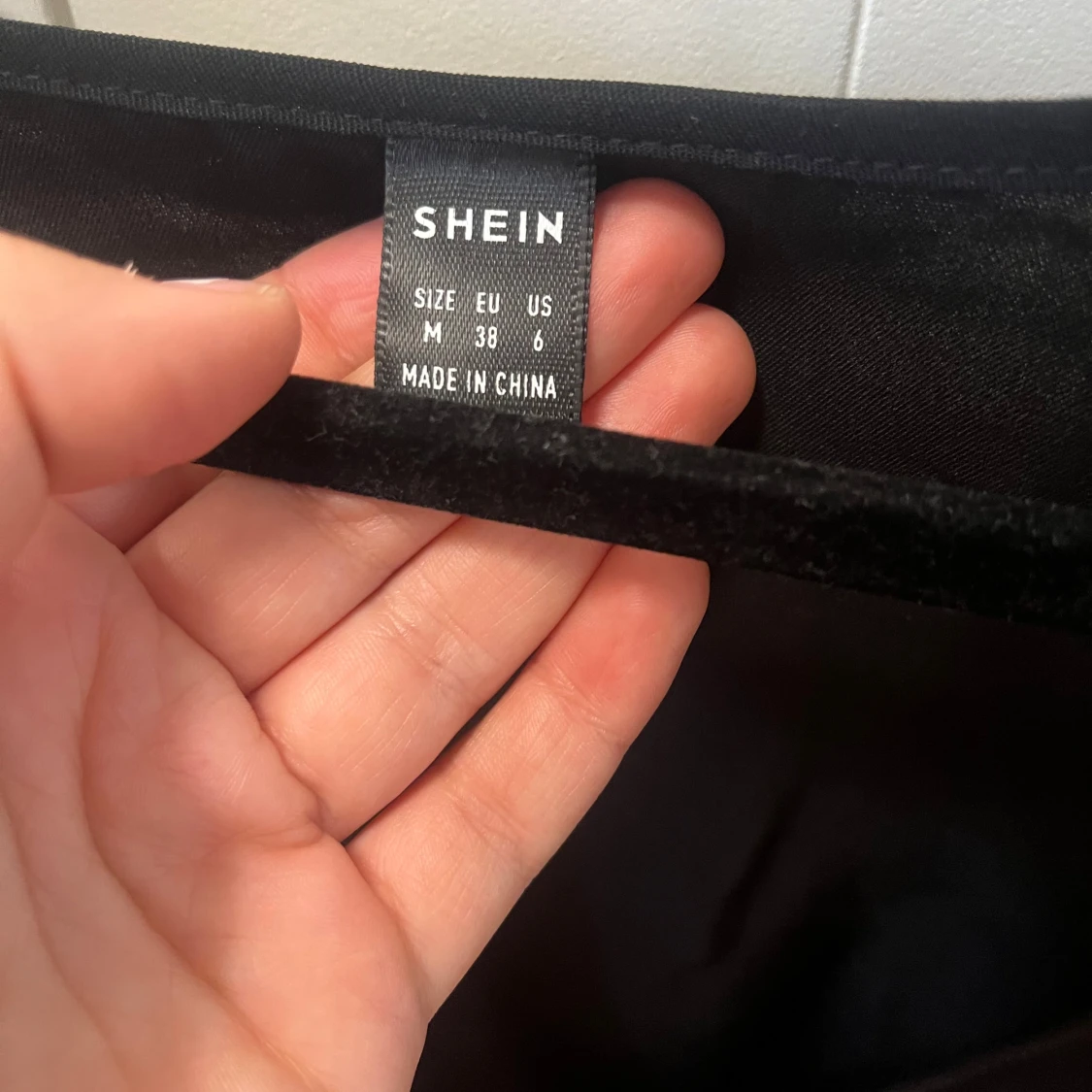 Svart omlottblus från SHEIN - 1