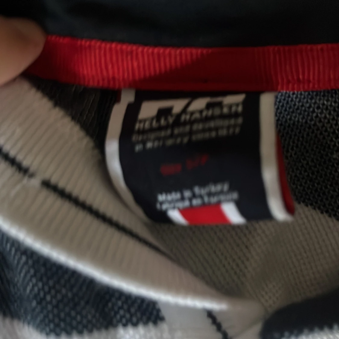 Randig pikétröja från Helly Hansen - 1