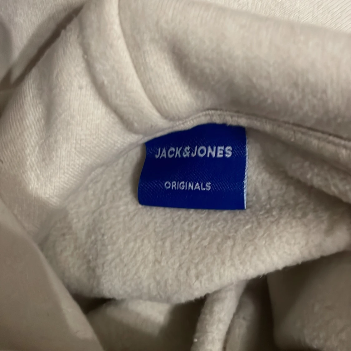 Beige hoodie med Paris-tryck - 4