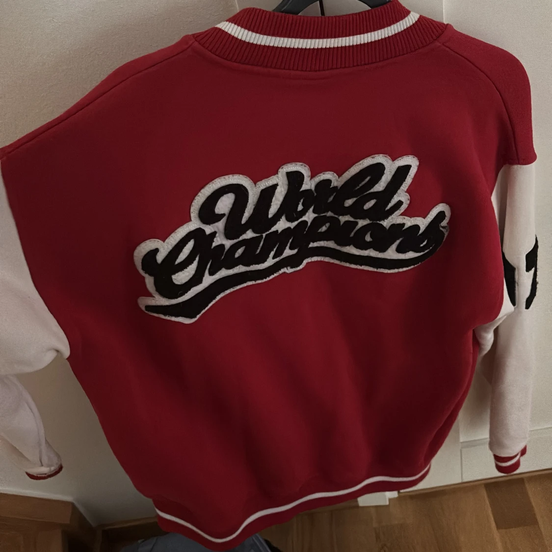 Röd och vit bomberjacka från FSBN - 1