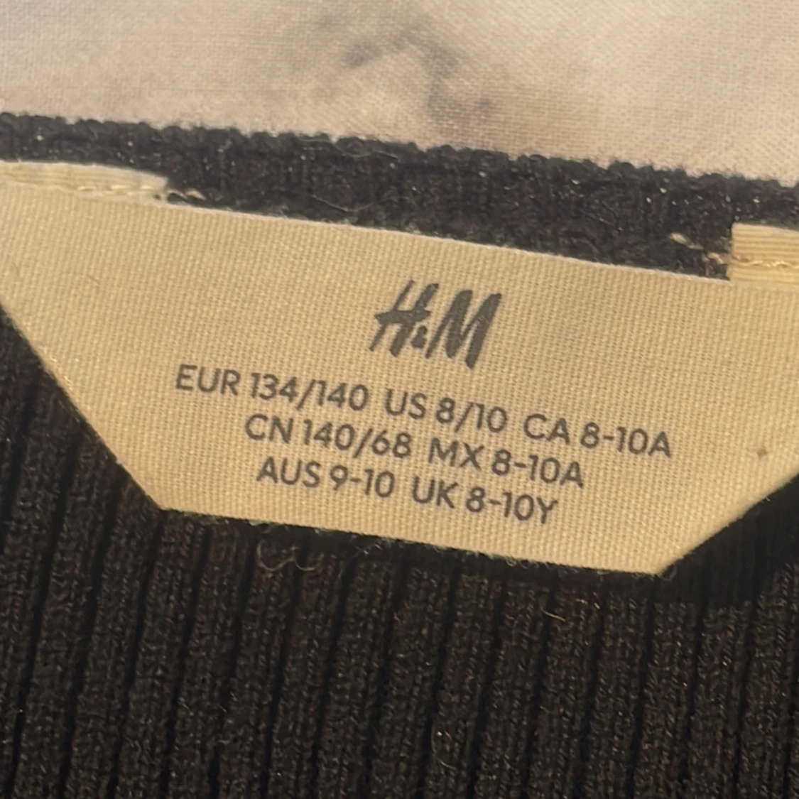 Svart ribbad topp från H&M - 2