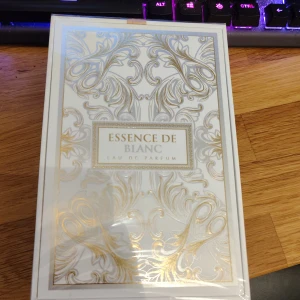 Essence de blanc  - Råkat köpa två så säljer denna då det hade vart dyrt att skicka tillbaks. Oöppnat. Bor i Solna ifall ni vill hämta den.