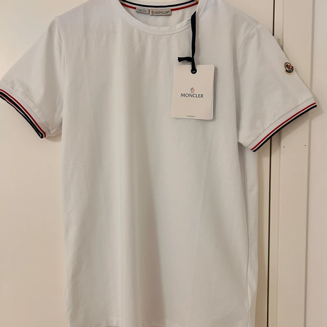 Vit Moncler t-shirt med röd/blå kant - 1