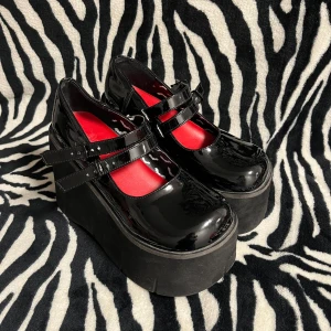 Demonia Mary Janes 🖤  - Storlek 36🖤 använt fåtal gånger 🖤