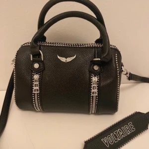  Zadig & Voltaire väska  - Säljer denna Zadig & Voltaire väskan i väldigt fint skick som använts ett fåtal gånger💗skriv vid frågor eller fler bilder💗