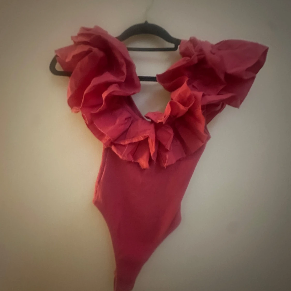 Rosa volangbody från Zara - 1