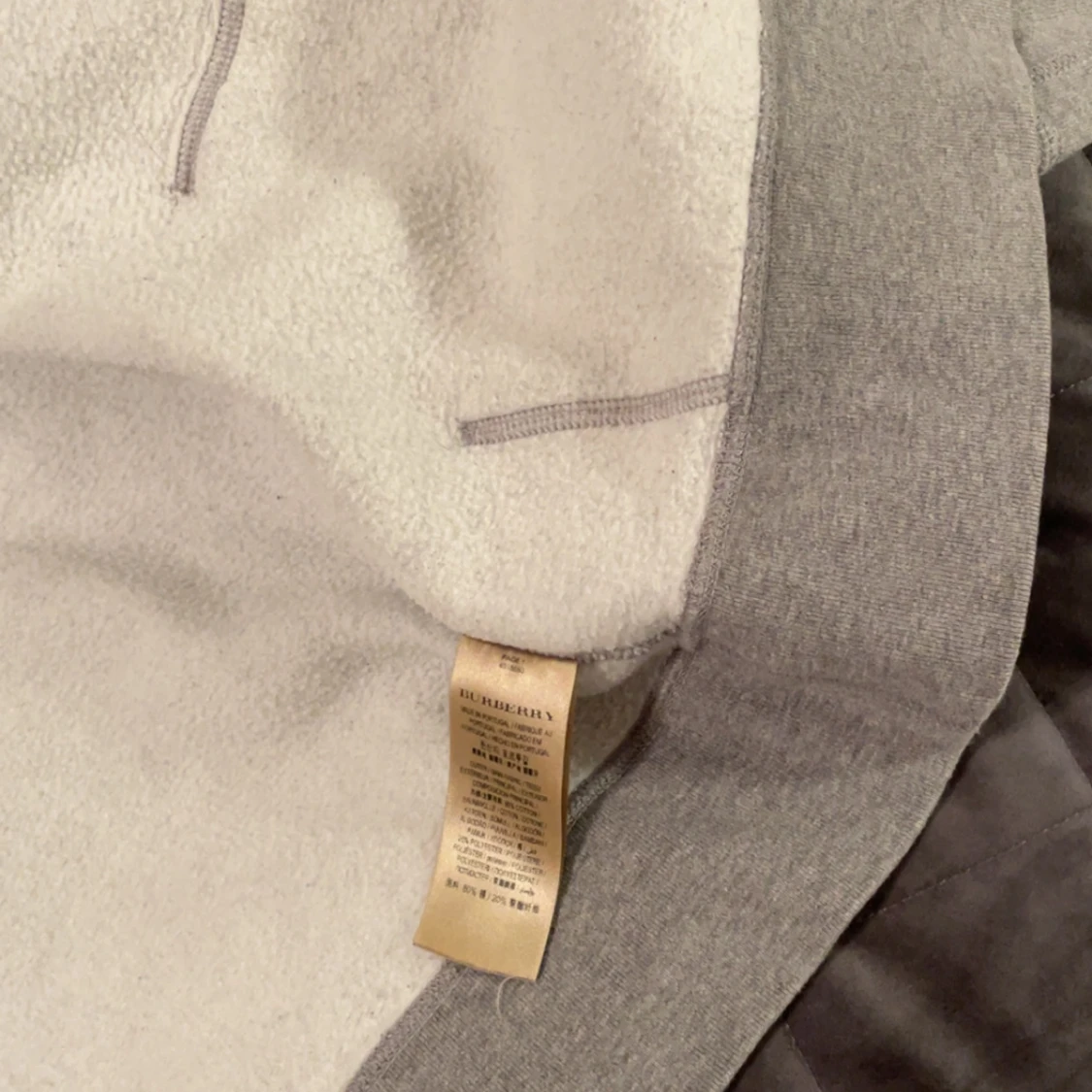 Grå hoodie från Burberry med dragkedja - 2