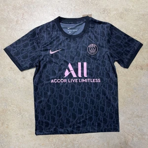 PSG Tröja - Säljer denna PSG tröja för endast 299kr skriv till om ni är intresserade!