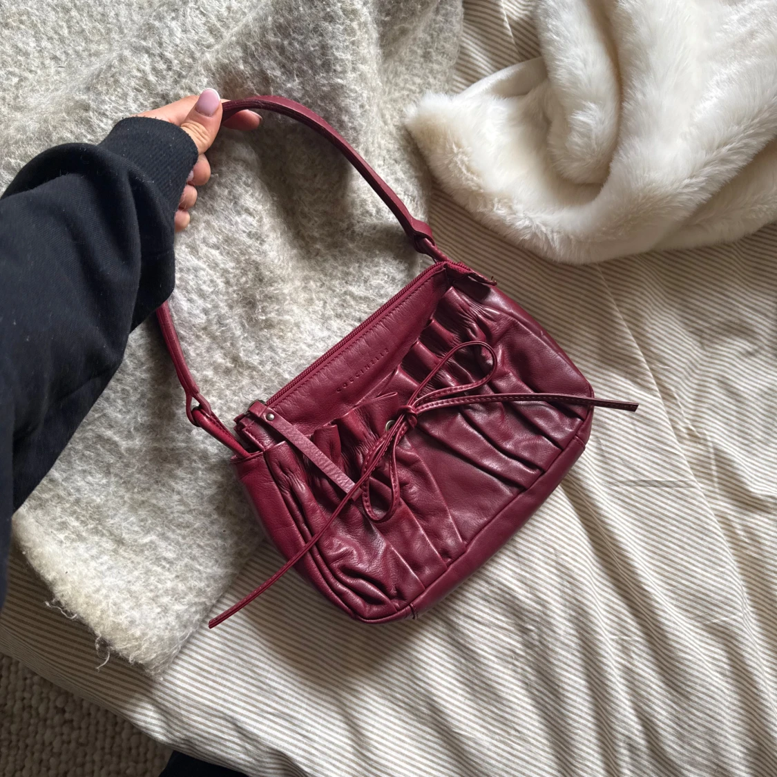 Vinröd axelväska från Coccinelle - 2
