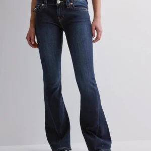 True Religion jeans - Säljer dessa jätte fina jeans knappt använda säljer för dom inte används längre o är lite stora str 25🥰lägg gärna prisförslag 