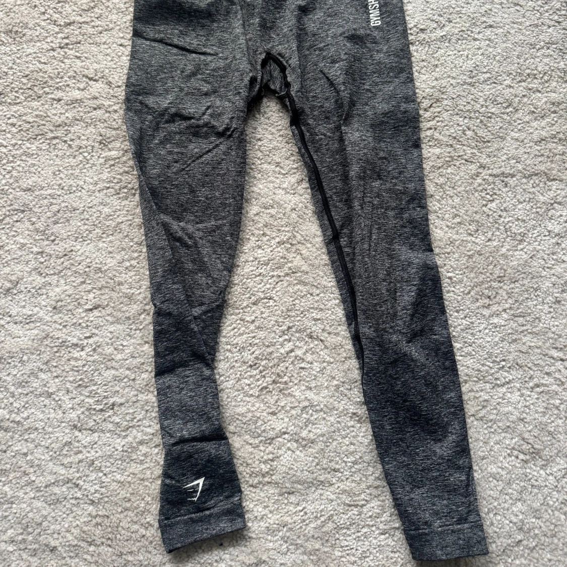 Mörkgrå träningstights från Gymshark - 1