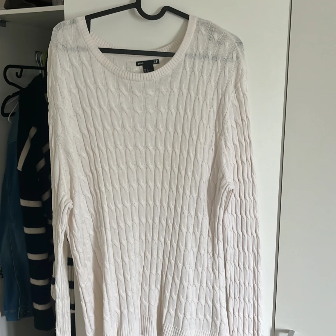 Vit kabelstickad tröja från H&M