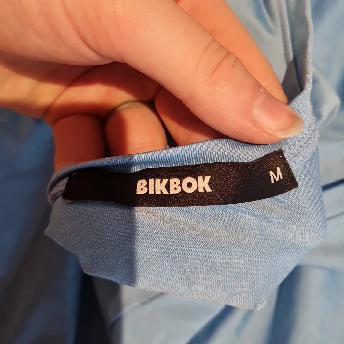 Ljusblå croppad topp från BikBok - 2