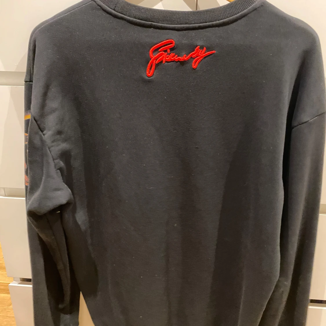 Svart sweatshirt med lejontryck från Givenchy - 4