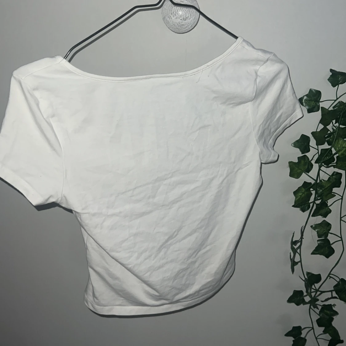 Vit croppad t-shirt - 2