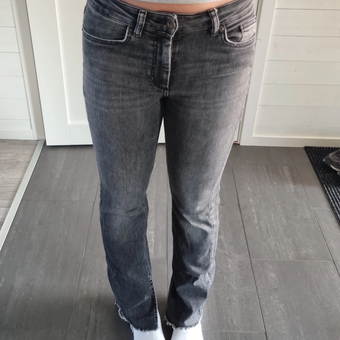 Grå jeansbyxor från ONLY