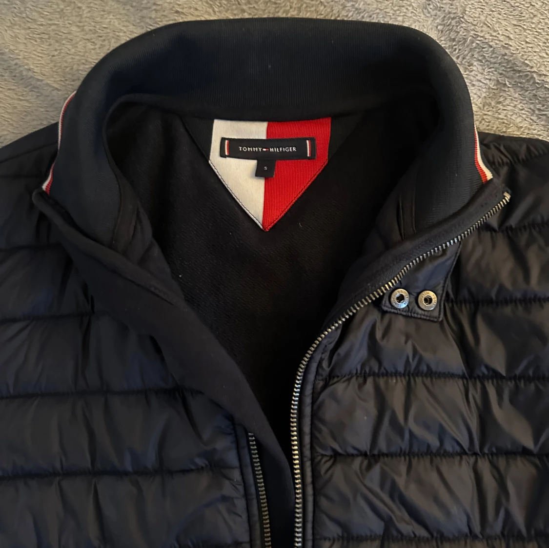 Mörkblå jacka från Tommy Hilfiger - 1