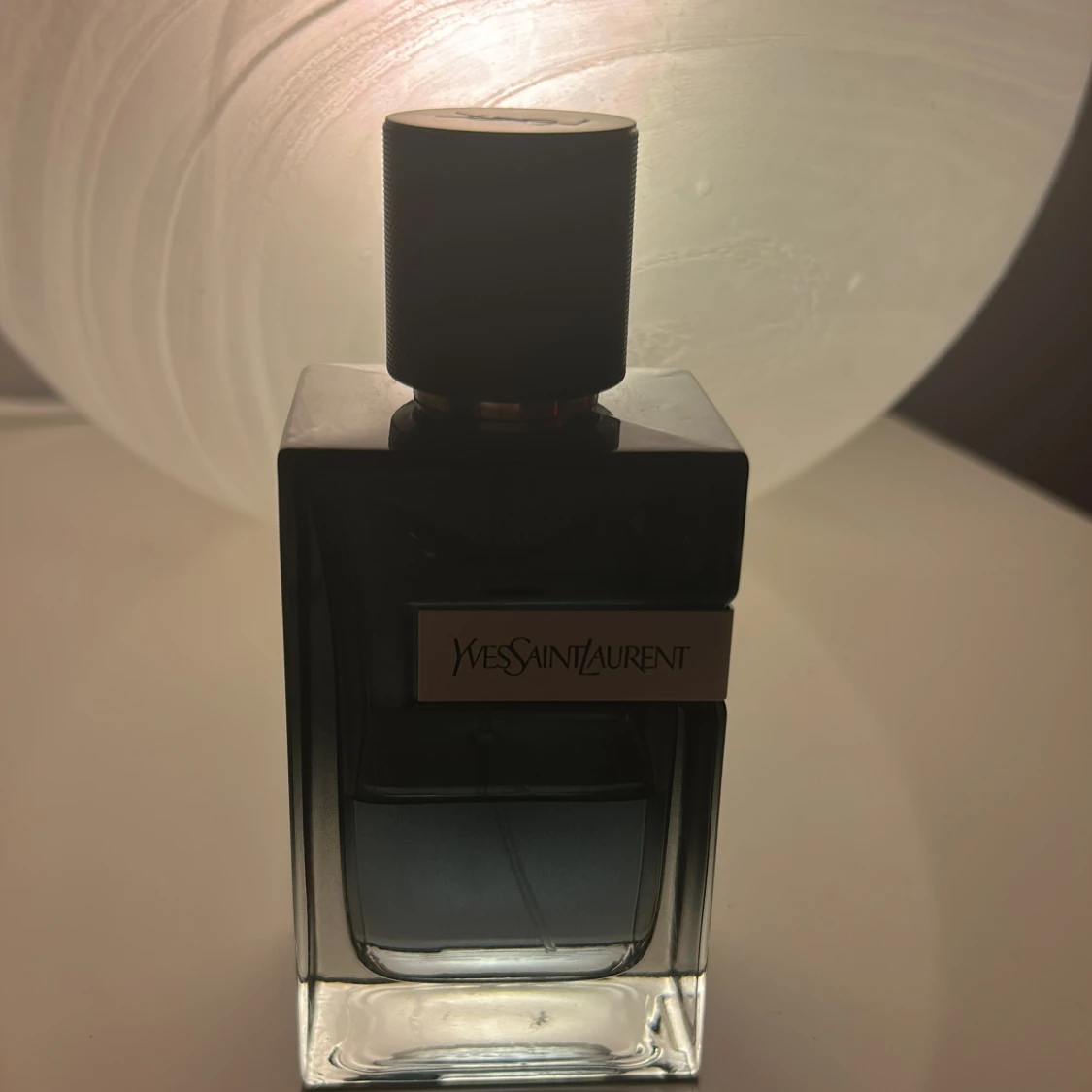 Yves Saint Laurent parfymflaska
