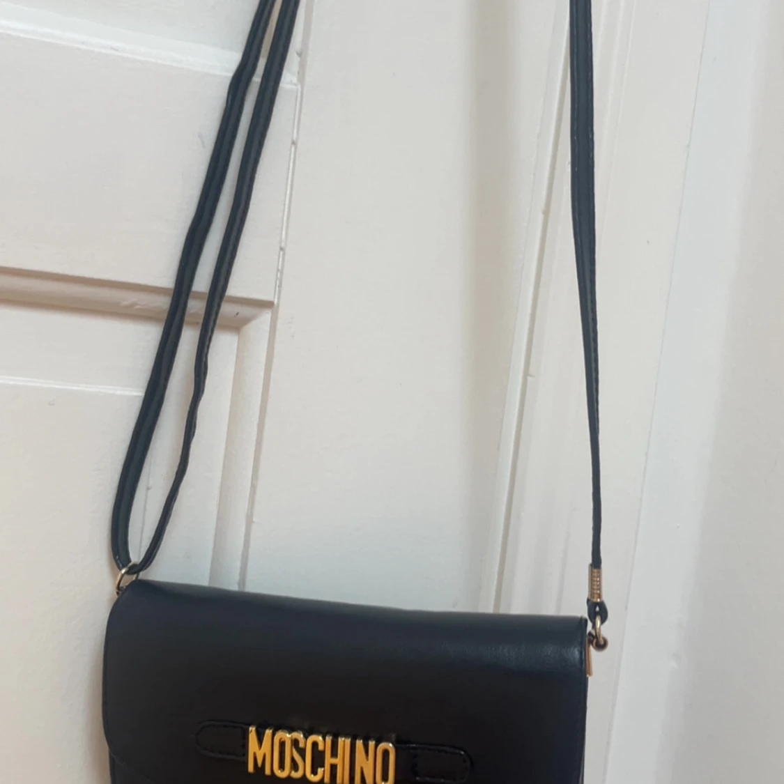 Svart axelväska från Moschino