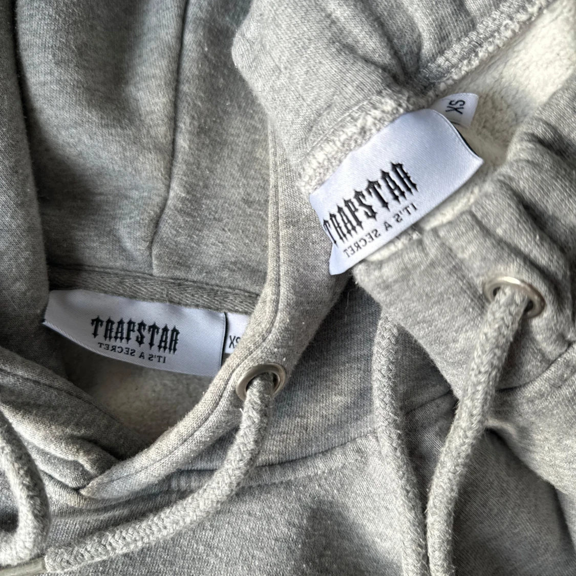 Grått Set Trapstar hoodie + byxor med blå brodyr - 4