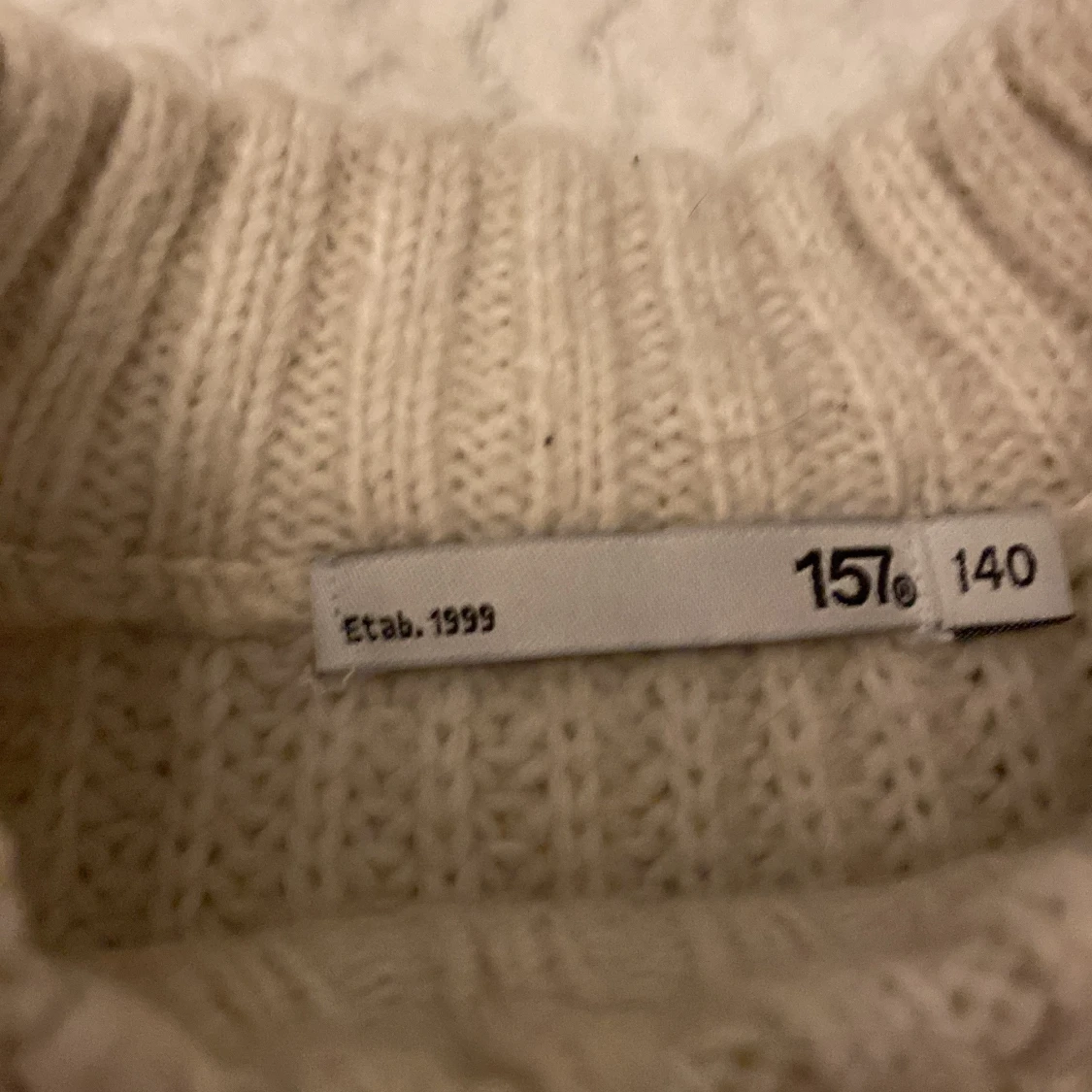 Beige stickad tröja från 157 - 1