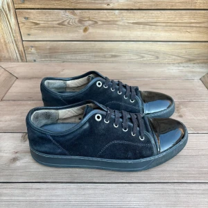 Lanvin Cap Toe uk7 - Tja säljer dessa svarta Lanvins i bra skick, några sömmar är av i sulan. 