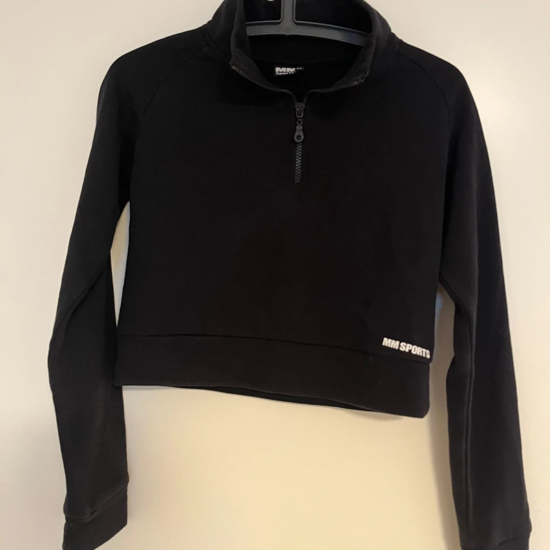 Svart croppad tröja MM Sports XS