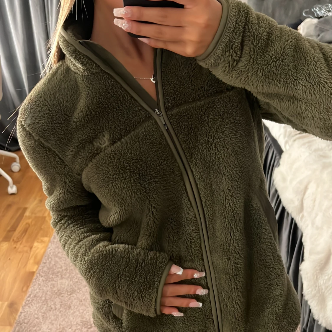 Mysig teddyjacka i olivgrönt 