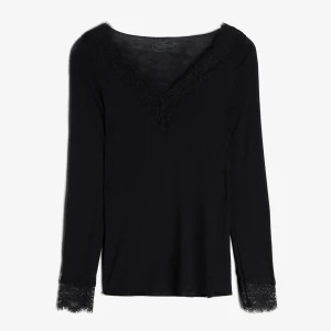 Intimissimi tröja med spets - Svart spets tröja med inga hål och har aldrig använts. Orginal pris 550