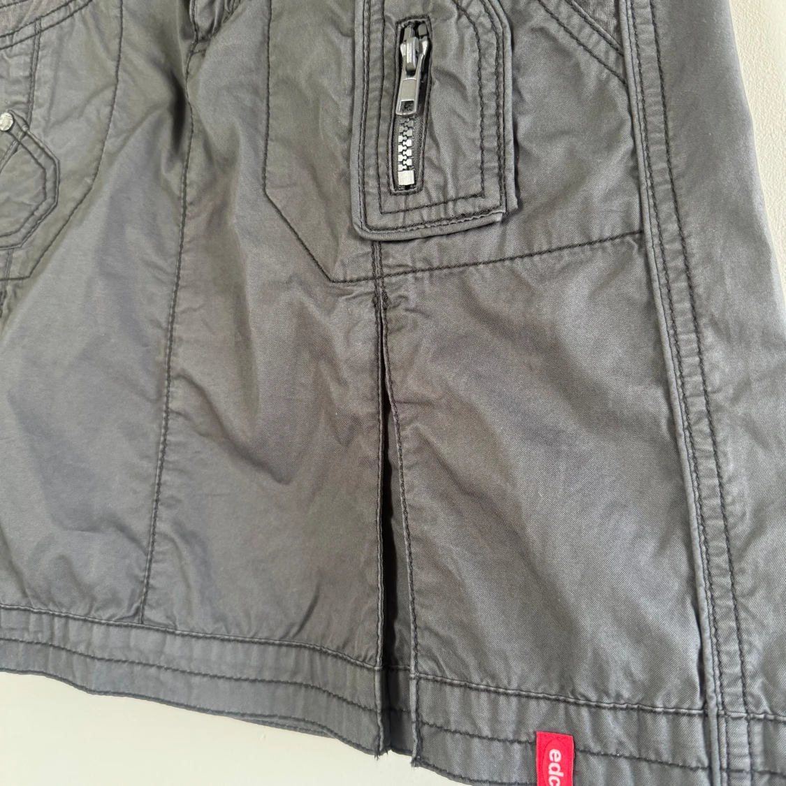 Minikjol i y2k stil från esprit  - 2