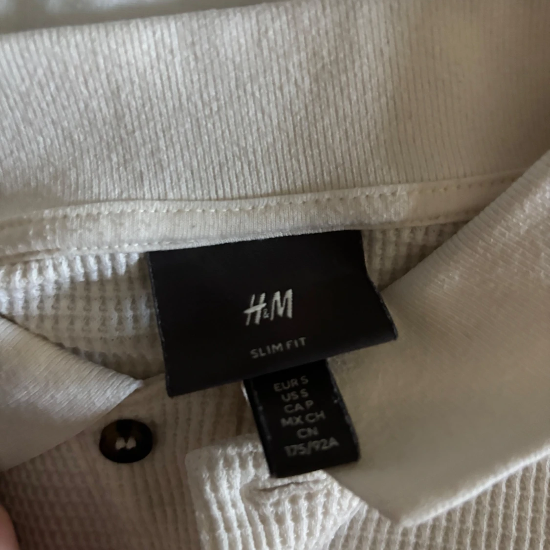 Vit pikétröja i slim fit från H&M - 1
