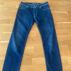 Jacob Cohën jeans storlek 32 - Jacob Cohen Jeans i strl 32. Skicket är 8.5-9/10 modellen är 622 comfort dvs slim