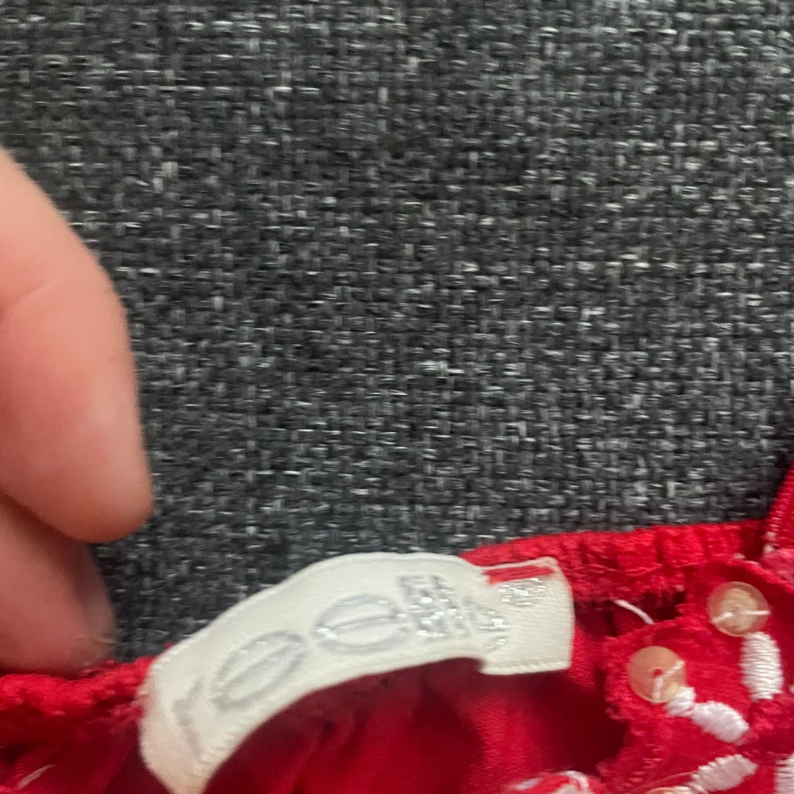 Röd broderad linnetopp med spets - 2