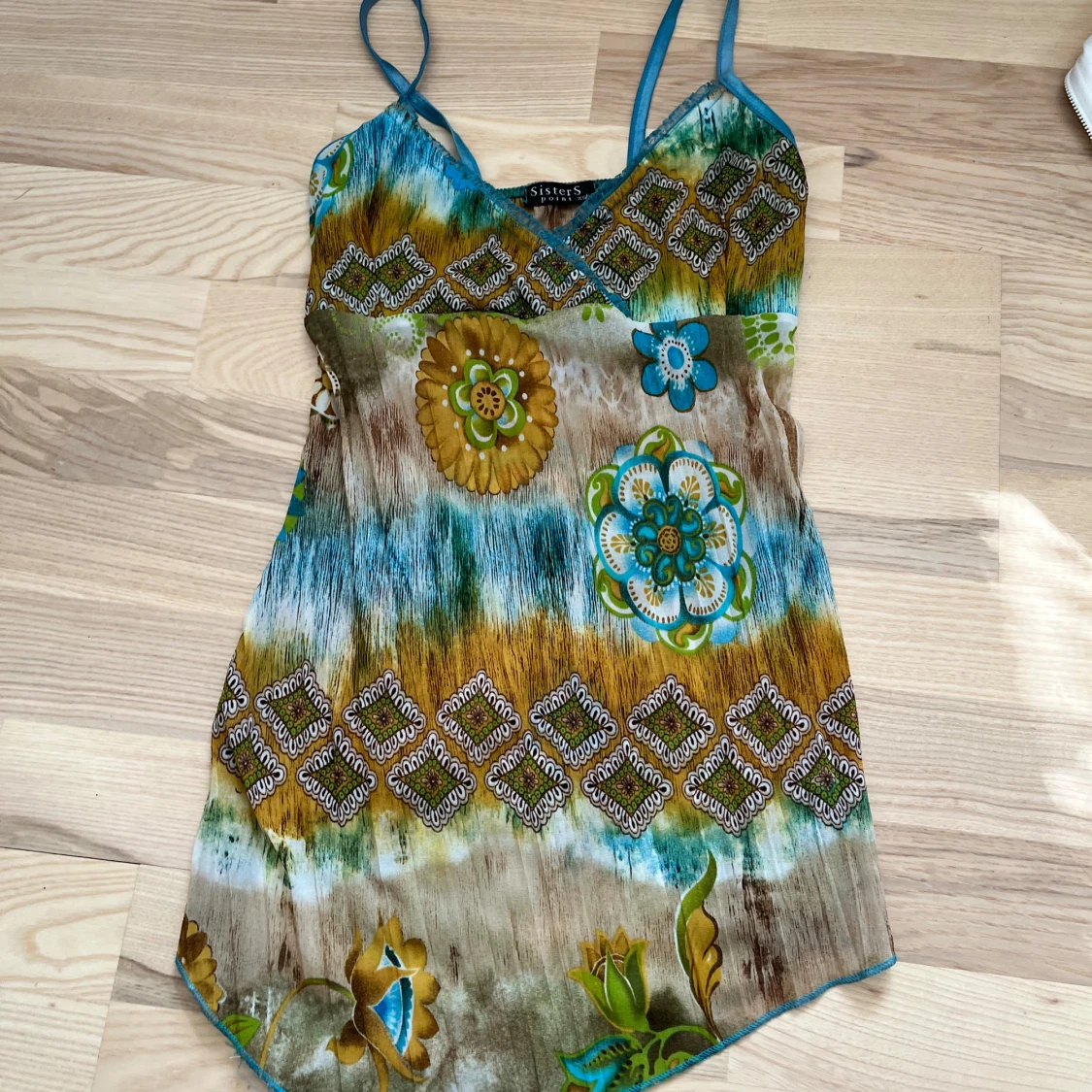 Färgglad linnetopp Sisters Point